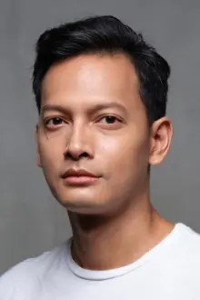 Fedi Nuril como: Rangga