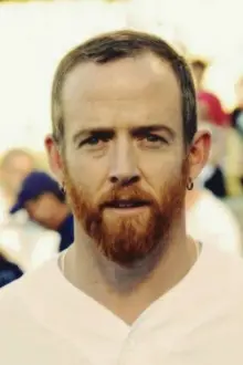 Dave Farrell como: Bass