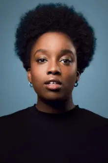 Lolly Adefope como: Mrs. McNutt (voice)