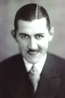 Charley Chase como: Mr Chase