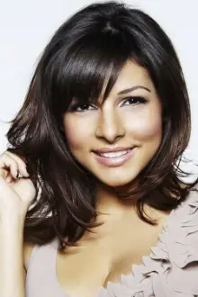 Roxanne Pallett como: Sara