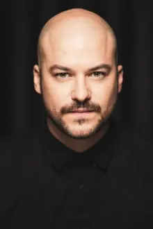 Marc-André Grondin como: Mike