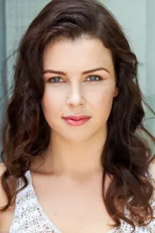 Madeline Merritt como: Angie Allan