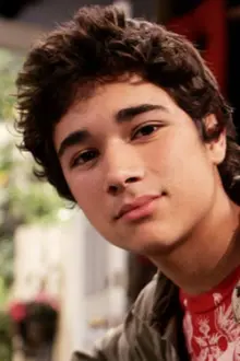 Luis Armand Garcia como: Max Lopez