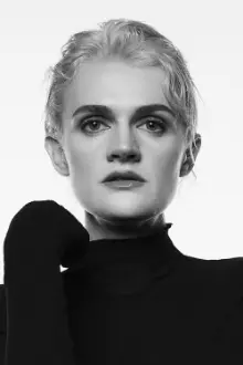 Gayle Rankin como: 