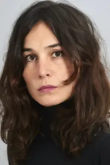 Nadia de Santiago como: Lucía Castro