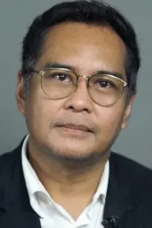 John Arcilla como: Carlos Fiero