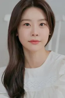 Park So-jin como: Lee Mi-jin