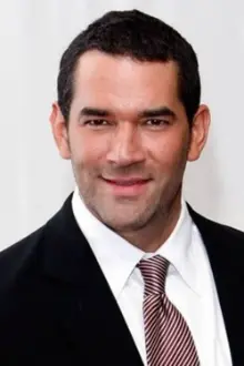 Eduardo Santamarina como: Leo Cornejo