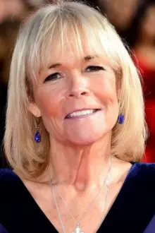 Linda Robson como: 