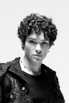 Omar Rudberg como: Simon Eriksson