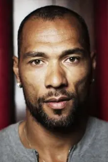 John Carew como: Michael Ellingsen