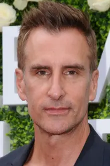 Brian Unger como: Himself - Host