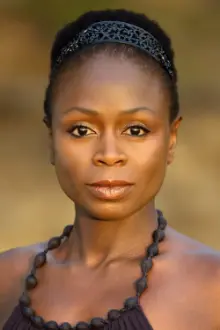 Zainab Jah como: Esther