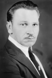 Wallace Beery como: Undetermined Role