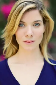 Tessa Ferrer como: Errol Larson