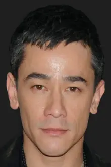 Carl Ng como: Inspector Lee