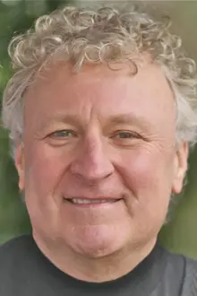 Peter Jurasik como: Portis