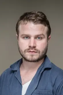 Brady Corbet como: Peter