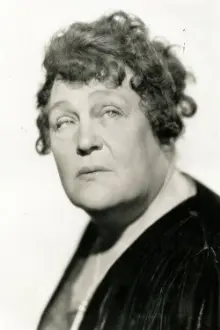 Alison Skipworth como: Mme. Vivienne Pompadour