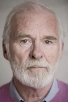 Ian McElhinney como: Tom Malcolmson