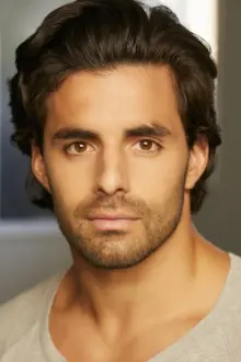 Adam Hollick como: Aladdin