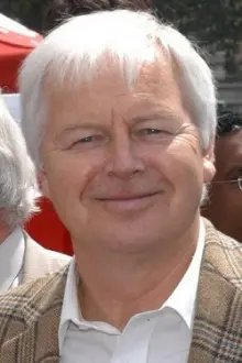 Ian Lavender como: 