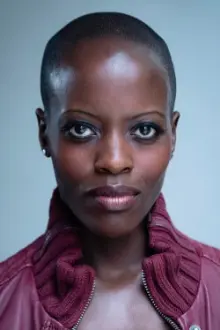 Florence Kasumba como: Antje Borchert