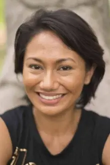 Angeli Bayani como: 