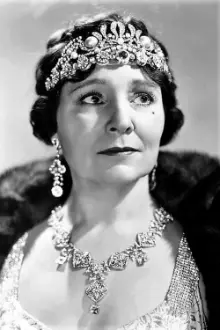 Margaret Dumont como: Gloria Teasdale