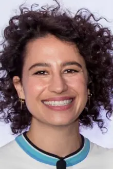 Ilana Glazer como: Elle