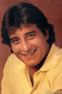 Vinod Khanna como: Major Ranjeet Khanna