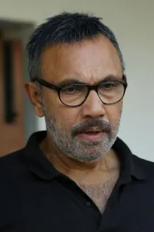 Sathyaraj como: 'Azhagu' Azhagarsamy