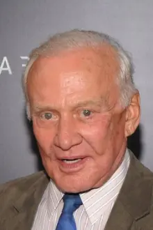 Buzz Aldrin como: Ele mesmo