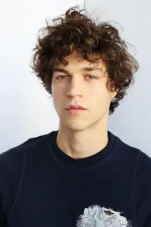 Miles McMillan como: Lee