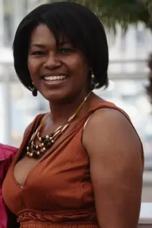 Harriet Lenabe como: Busi Dlamini