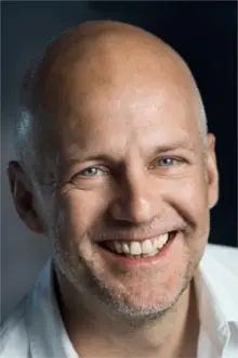 Troels Lyby como: Lars