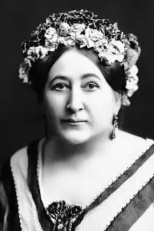 Josephine Crowell como: Wifey's Mother Winnifred Ward Stokes