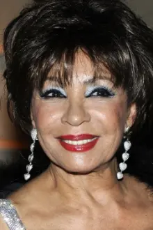 Shirley Bassey como: Ela mesma