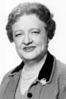 Marion Lorne como: Mrs. Gurney