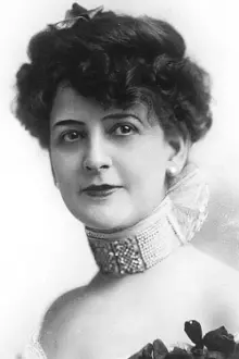 May Robson como: Mrs. Banks