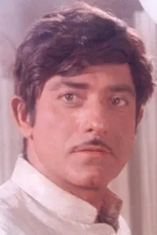 Raaj Kumar como: Ashwani Kumar Saxena