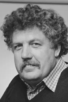 Colin Welland como: Bone