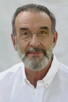 Robin Renucci como: René Levasseur