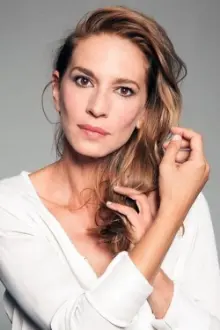 Laura Domínguez como: Greta Secher