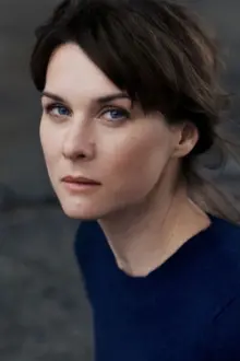 Kathrin von Steinburg como: Betty Kasparek