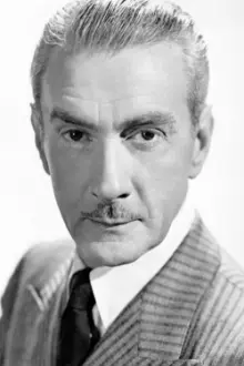 Clifton Webb como: Lynn Belvedere