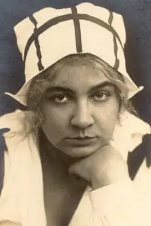 Lina Carstens como: Concierge Frau Pézat