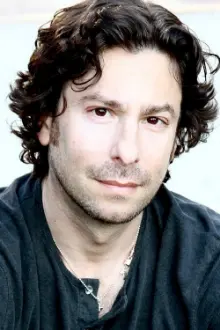 Jason Gould como: Alfie Slade