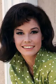 Mary Tyler Moore como: Kathryn Stanfill